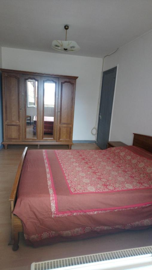 Hebergement Pour 2 Personnes,1 Chambres, Salon, Salle A Manger, Grand Garage Possibilite D'Un Lit 1 Personne Supplementaire Pour 15 Euros Sancoins Exterior photo